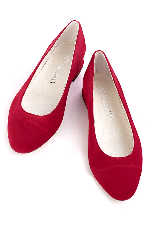 Cardinal red women's ballet pumps, with low heels. Round toe. Flat block heels. Top view - Florence KOOIJMAN